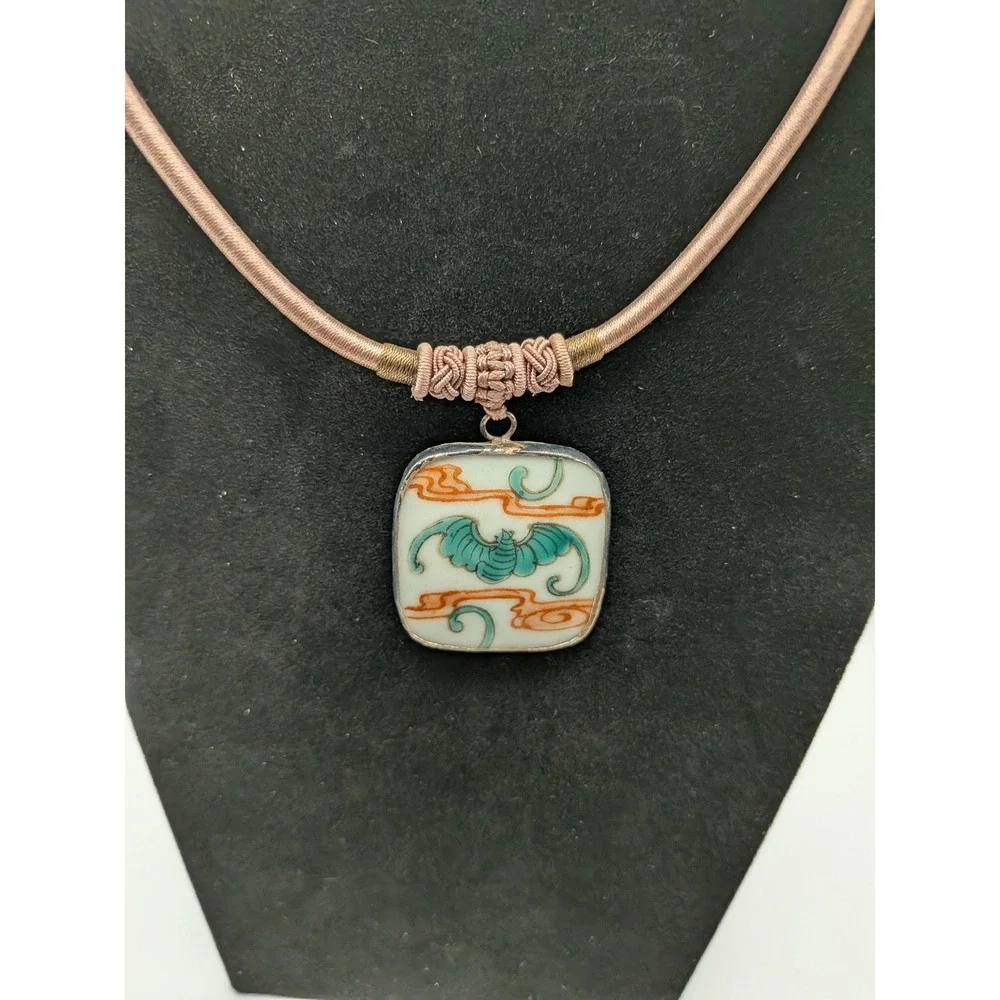 Smithsonian Hand Painted Porcelain Bat Shard Necklace Mauve Silk Jade Closure - Picture 4 of 9